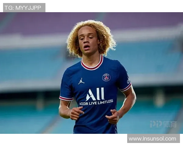 哈维西蒙斯：新星崛起的足球天才与未来之路探索