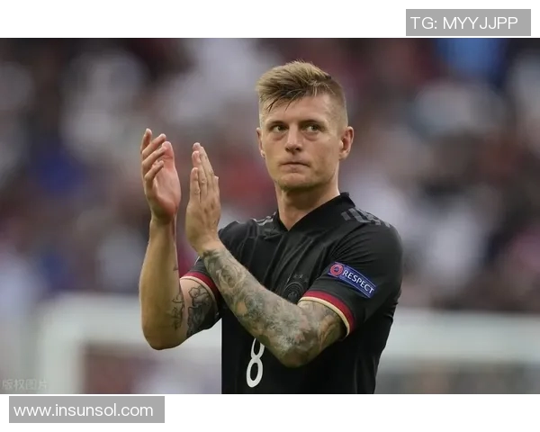 克罗斯的足球之路：从青涩少年到世界级中场大师的成长历程